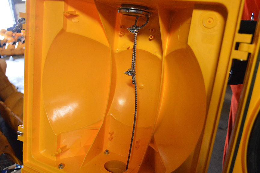 Some signal lights use wires, rather than chains, as the safety precaution.